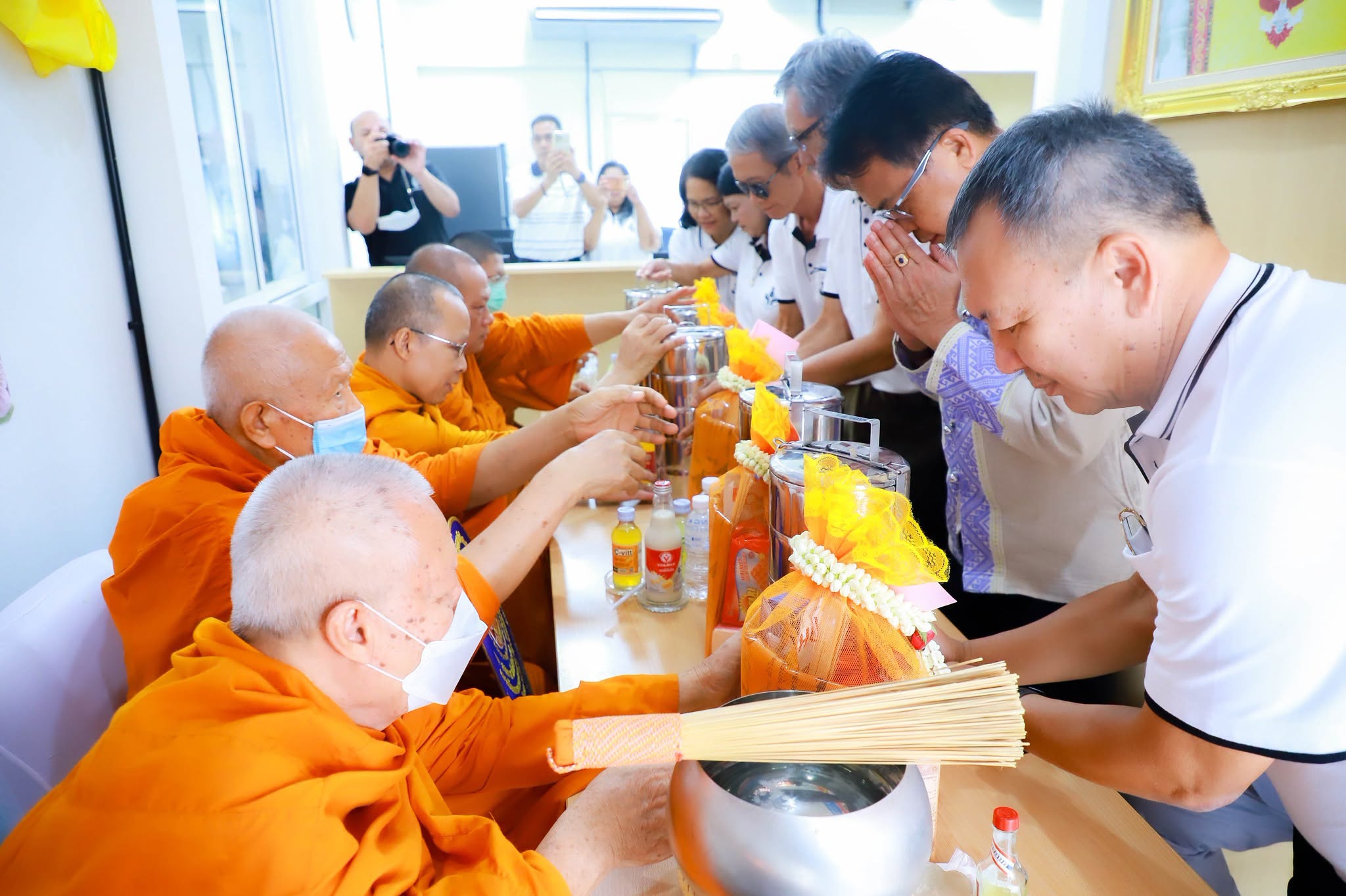 title - รองเลขาธิการ ส.ป.ก. ร่วมพิธีสักการะสิ่งศักดิ์สิทธิ์และพิธีสงฆ์ วันทำบุญสหกรณ์ออมทรัพย์สำนักงานการปฏิรูปที่ดินเพื่อเกษตรกรรม จำกัด เนื่องในโอกาสเปลี่ยนแปลงที่ตั้งสำนักงานแห่งใหม่ 